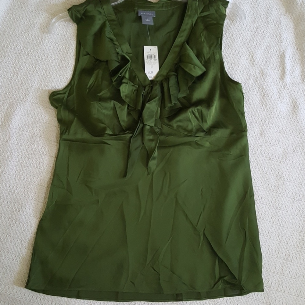 NWT Beautiful and delicate moss green blouse